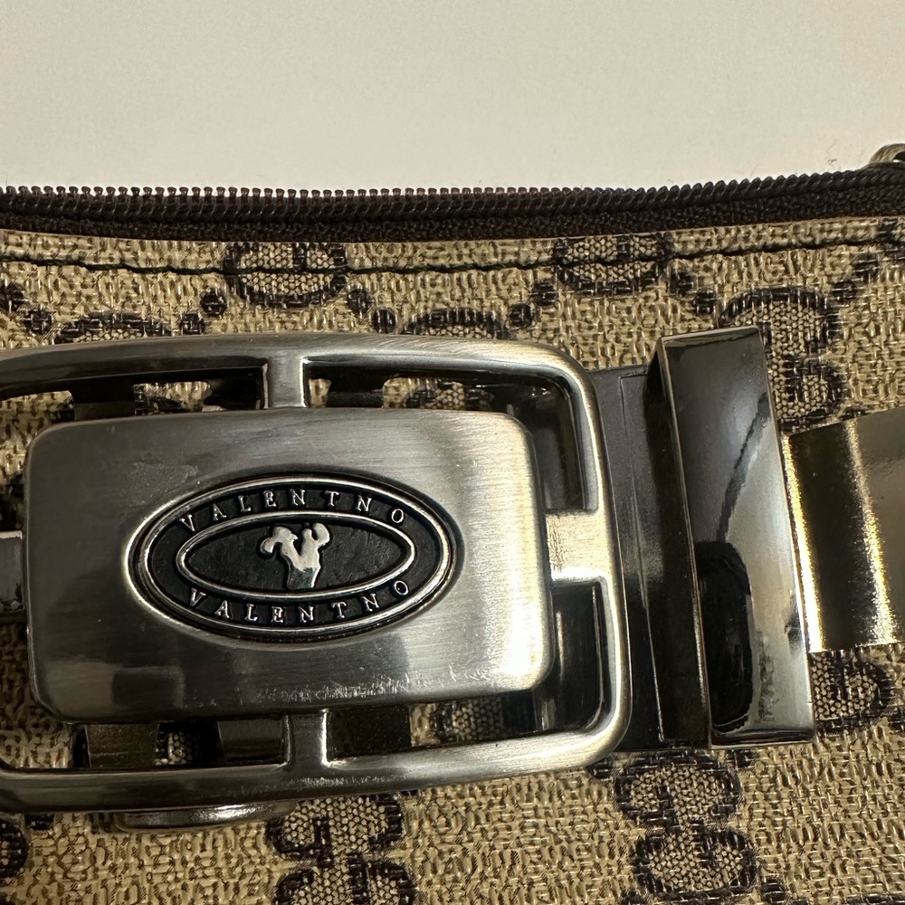 Buckles - Picture 6 of 7
